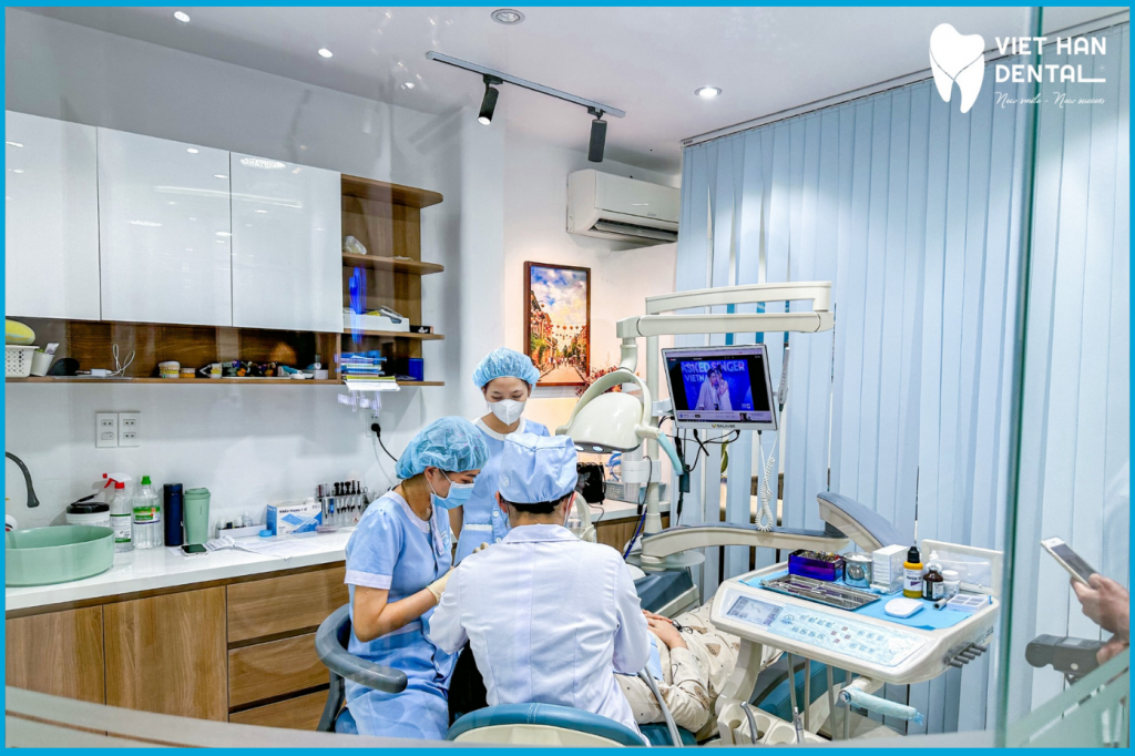 Bác sĩ tại Nha khao Việt Hàn có chuyên môn vững vàng và tay nghề cao
